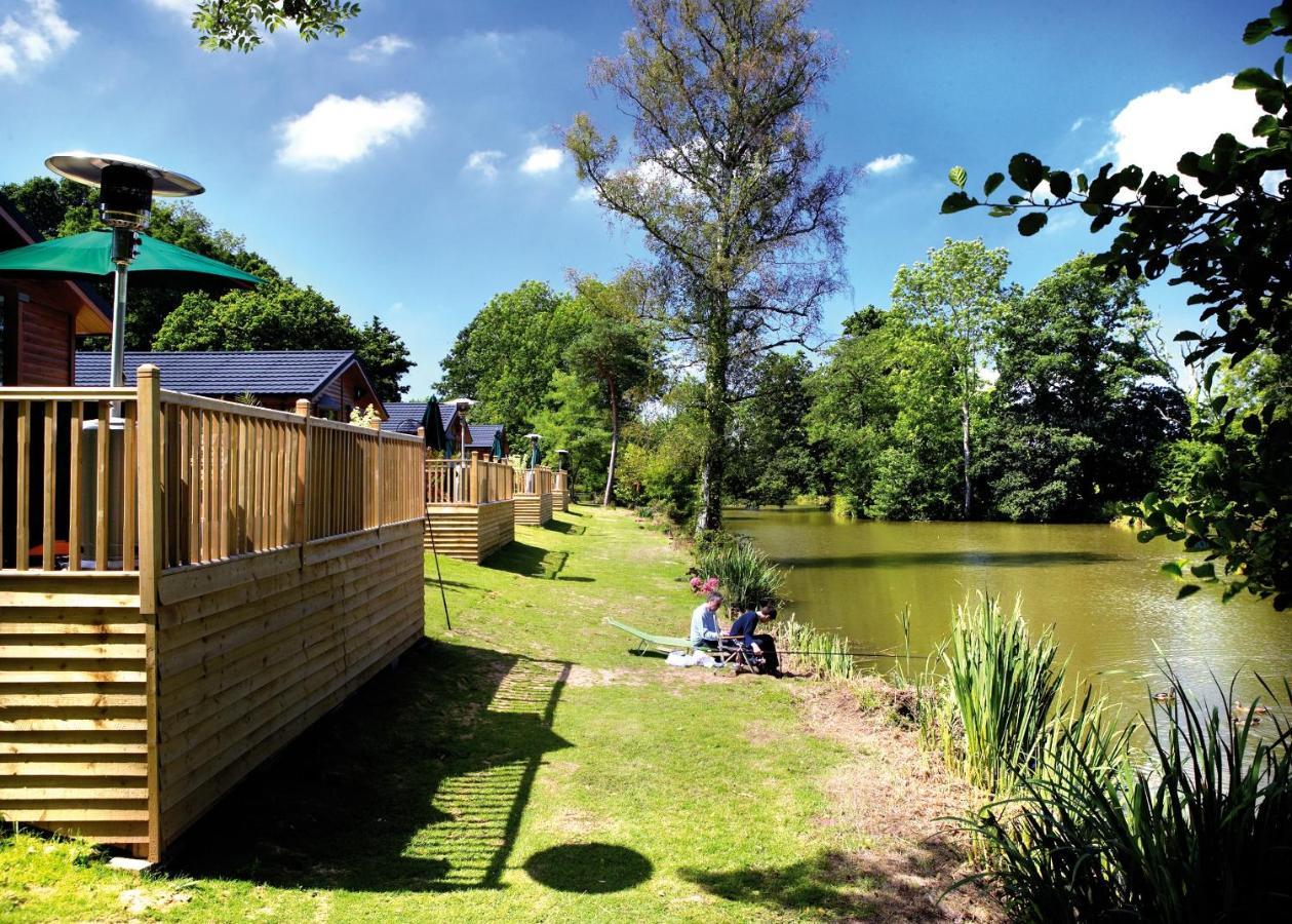 Upton Lakes Lodges Cullompton Bagian luar foto