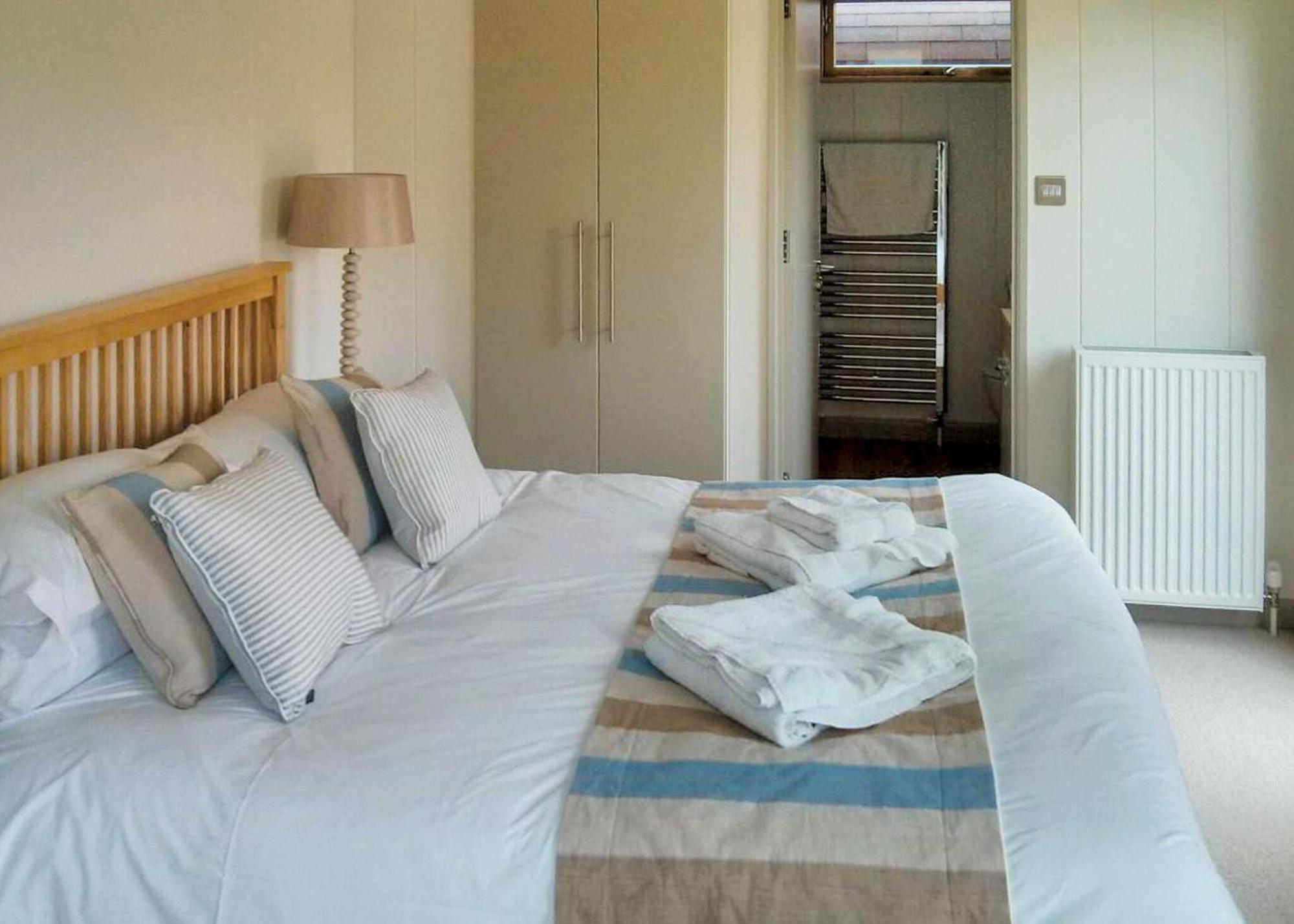Upton Lakes Lodges Cullompton Bagian luar foto