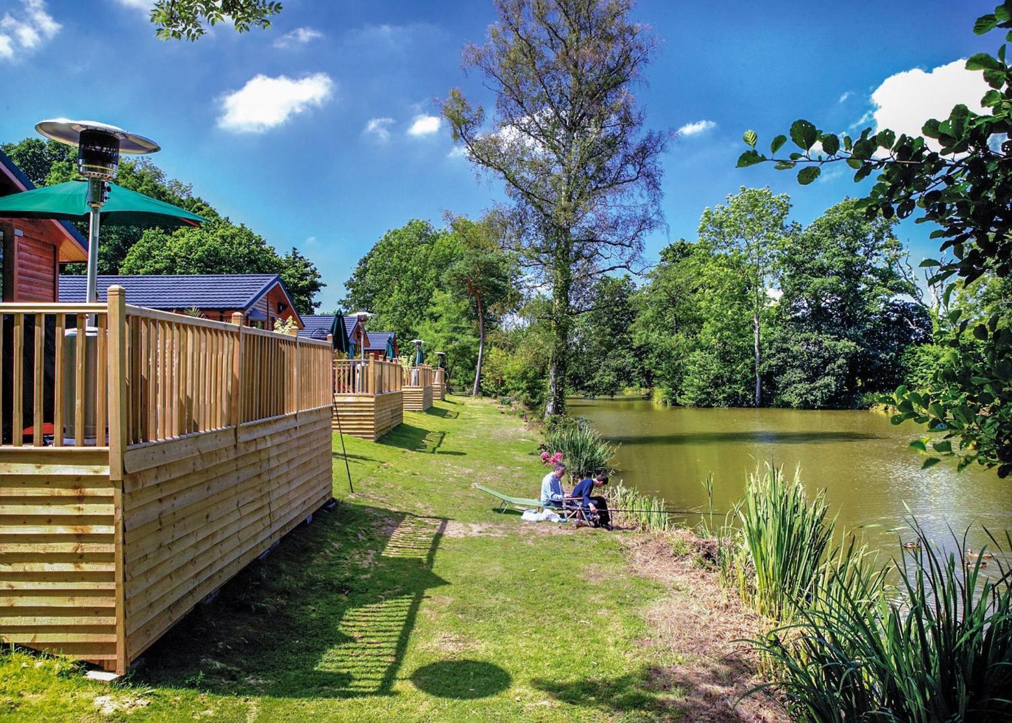 Upton Lakes Lodges Cullompton Bagian luar foto
