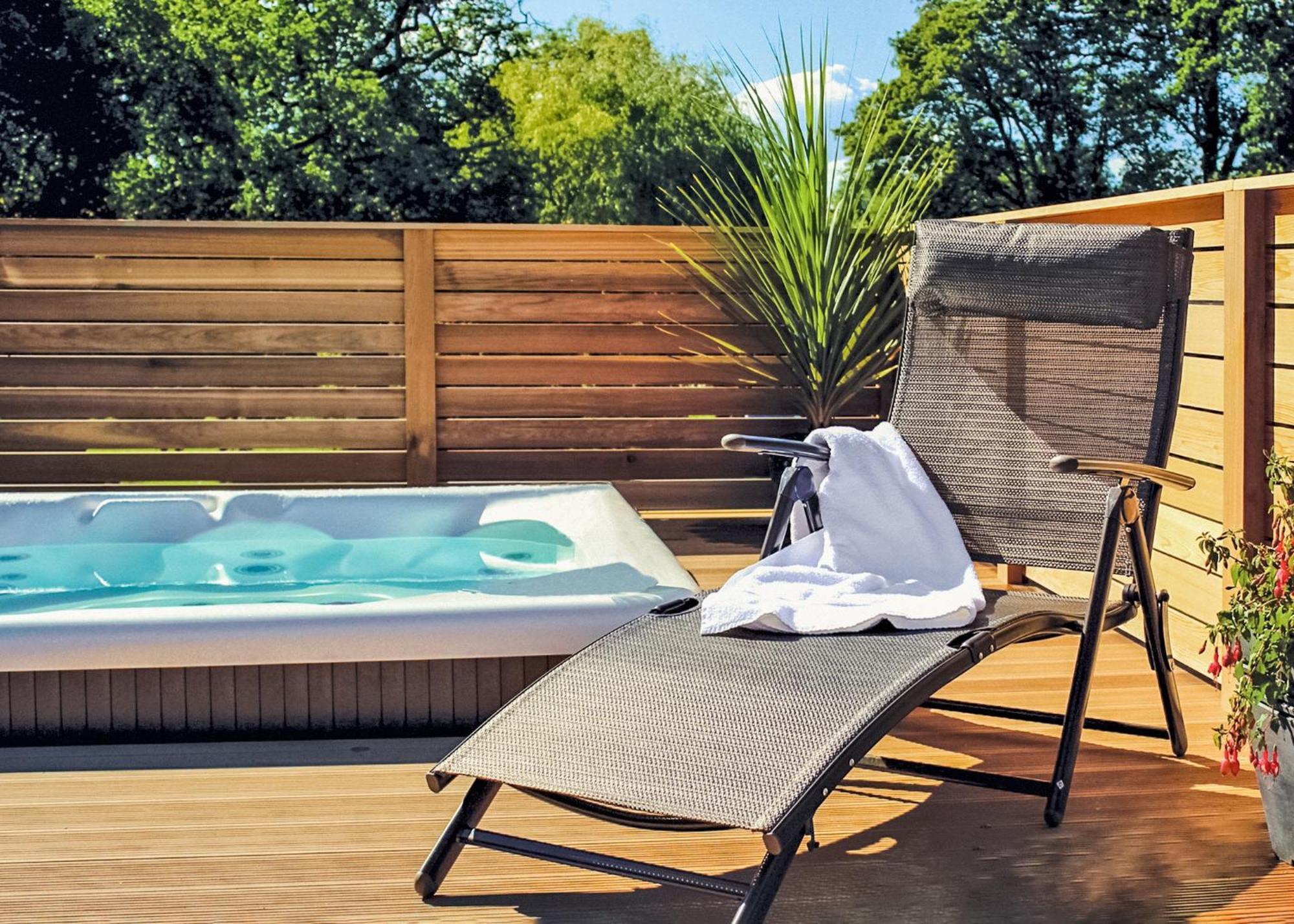 Upton Lakes Lodges Cullompton Bagian luar foto